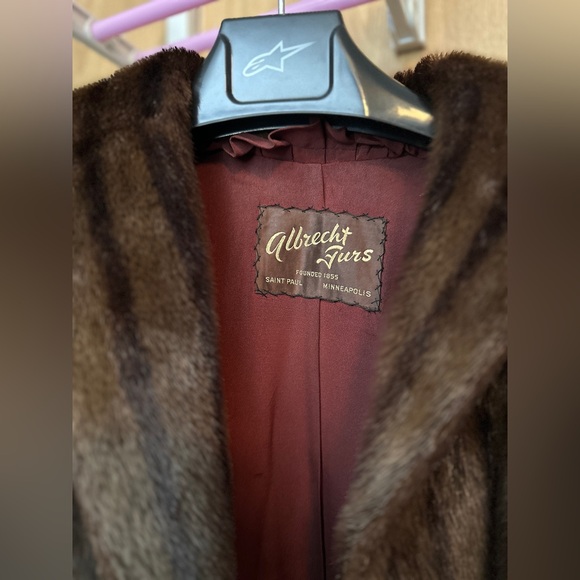 Vintage Albrecht Furs coat - Picture 4 of 10
